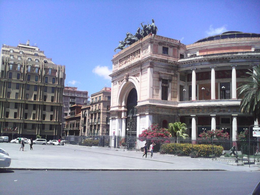 Palermo Centrale Bagian luar foto